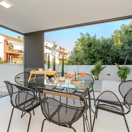 アパート Lana- Luxury ザダル