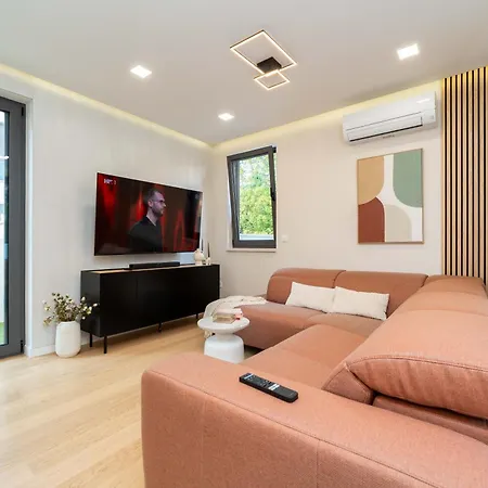 Lana- Luxury アパート