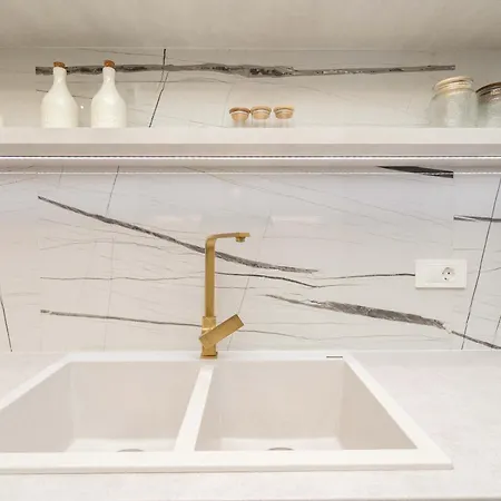 アパート Lana- Luxury ザダル