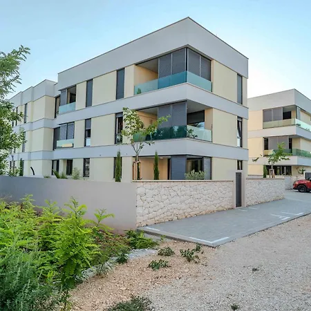 アパート Lana- Luxury ザダル