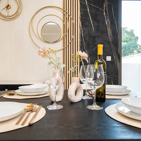 アパート Lana- Luxury ザダル