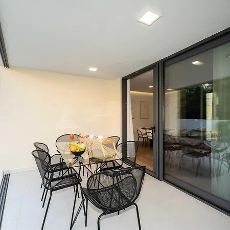 アパート Lana- Luxury ザダル