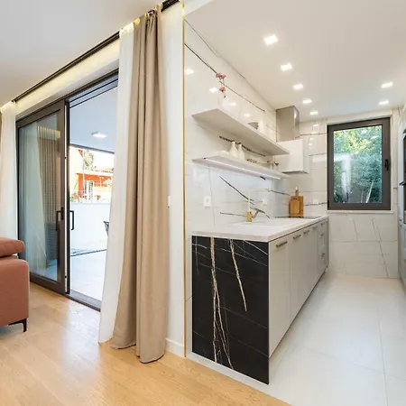 Lana- Luxury アパート