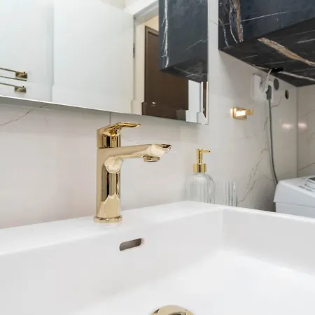 アパート Lana- Luxury ザダル